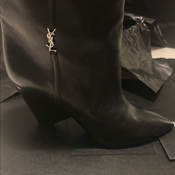 Yves Saint Laurent - Picture 4 of 16